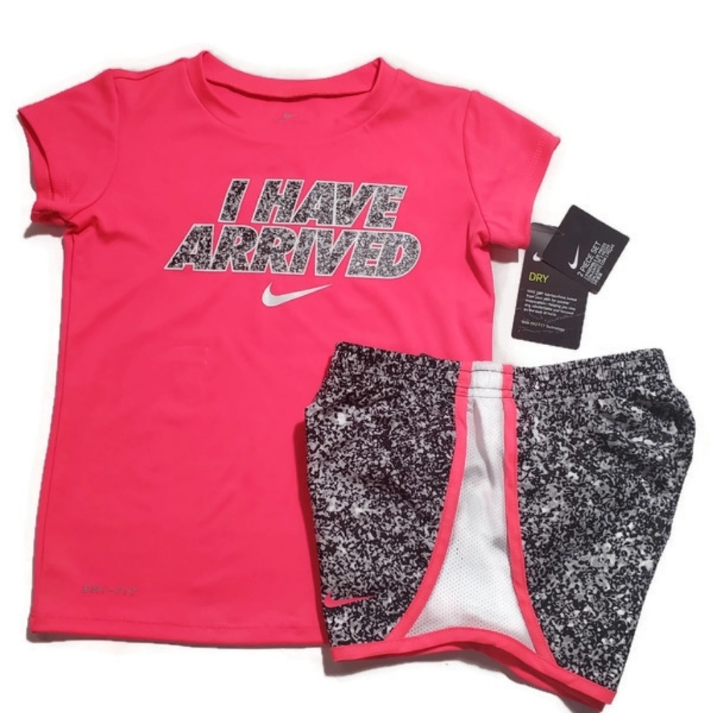 NWT Nike Dri-fit 6 Girl Tee-shirt & Shorts
